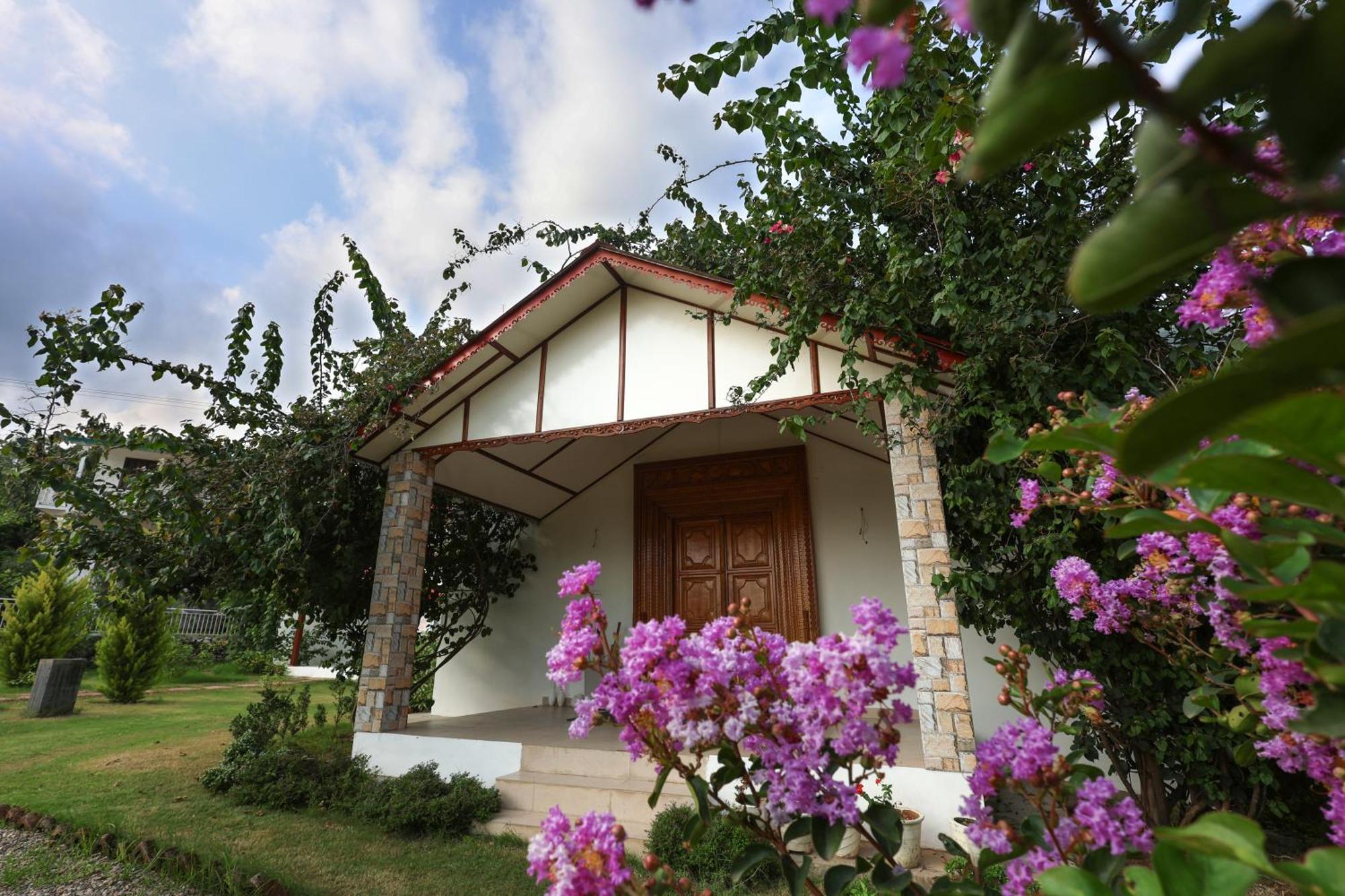 Neer Ganga Resorts Rishīkesh Exteriör bild