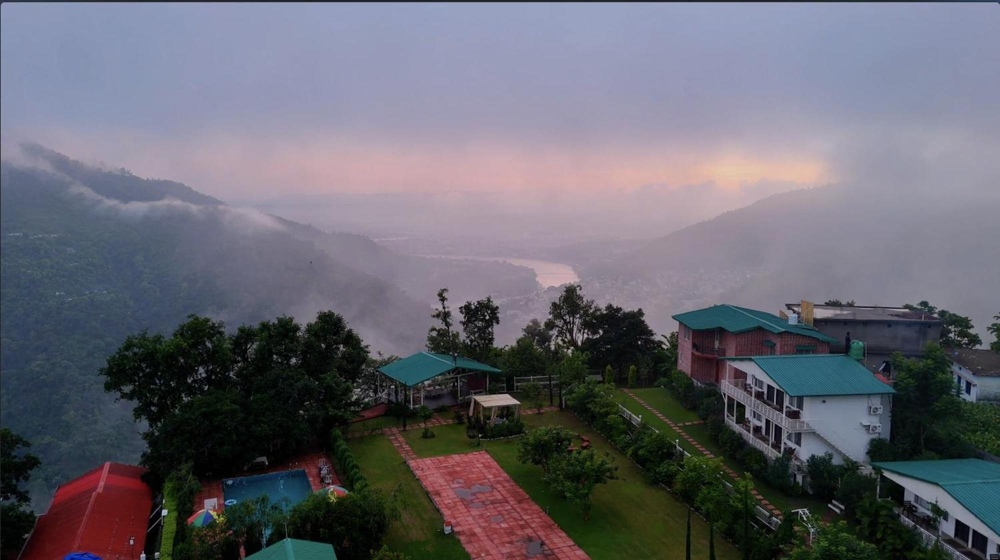 Neer Ganga Resorts Rishīkesh Exteriör bild